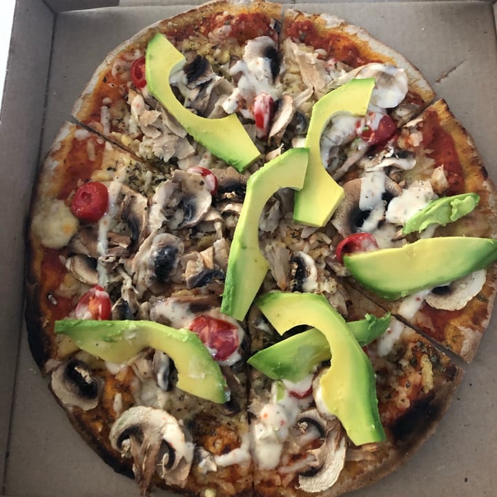 photo of Vegan Street Food ZA Chickless Mayo Pizza shared by @mimi2308 on  26 Jun 2021 - review