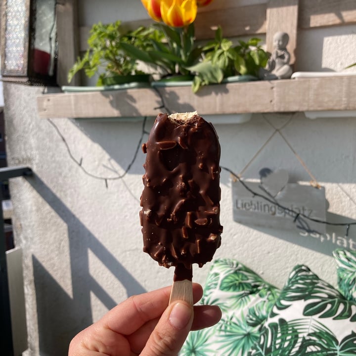 review photo of Magnum Magnum Vegan Almond shared by @stefaniefitgreengirl on 14 Mar 2021 - review
