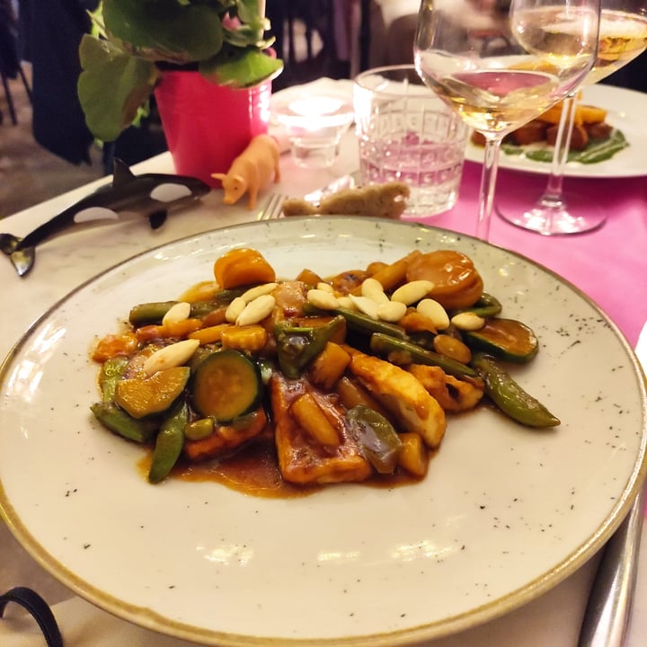 photo of L'OV Osteria Vegetariana Tofu Alle Mandorle E Cavolo Cinese In Salsa Agrodolce shared by @syliza on  01 May 2022 - review