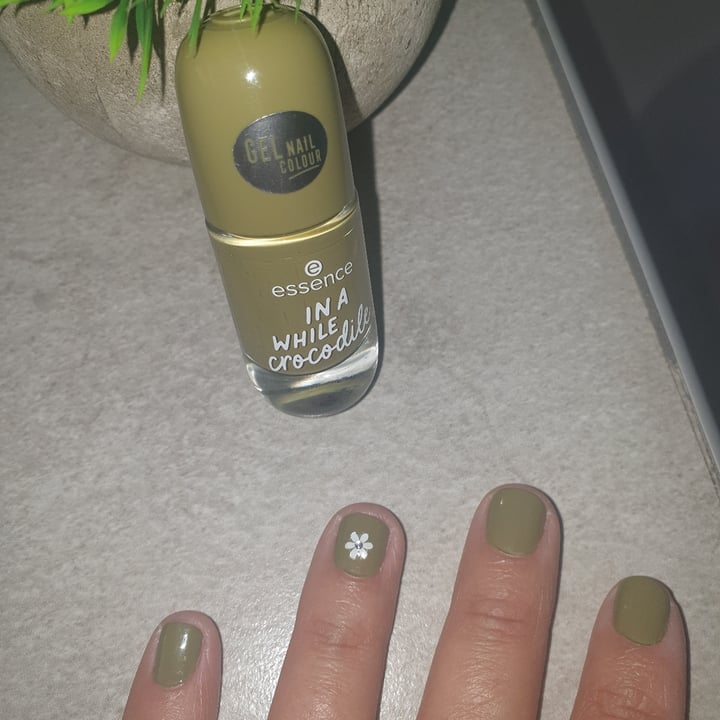 photo of Essence  Gel Nail Colour In a while Crocodile shared by @tilana85 on  07 May 2022 - review