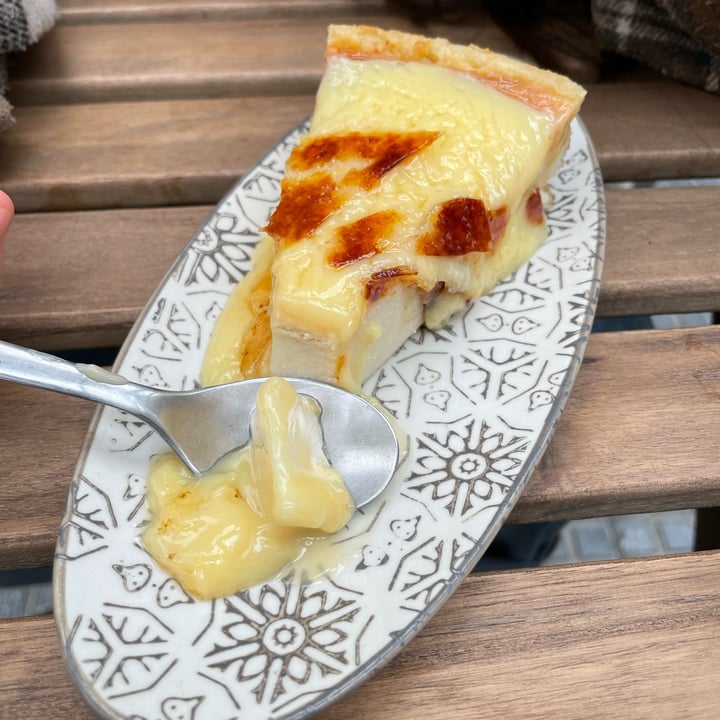 photo of Veganitessen Creme brulee Cheesecake shared by @branquinhana on  15 Mar 2022 - review
