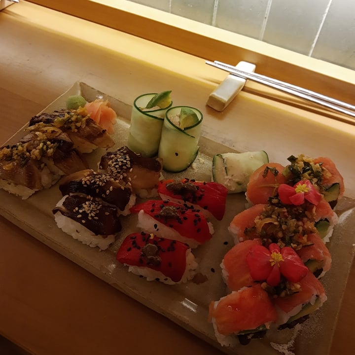 photo of Let it V - Vegan Sushi 12 piezas de sushi a elección shared by @julifrutilla on  20 Apr 2021 - review