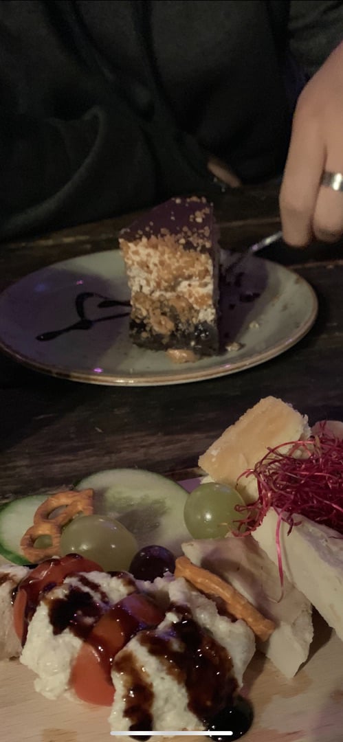 review photo of Max Pett Cake shared by @tiffnath on 02 Apr 2020 - review