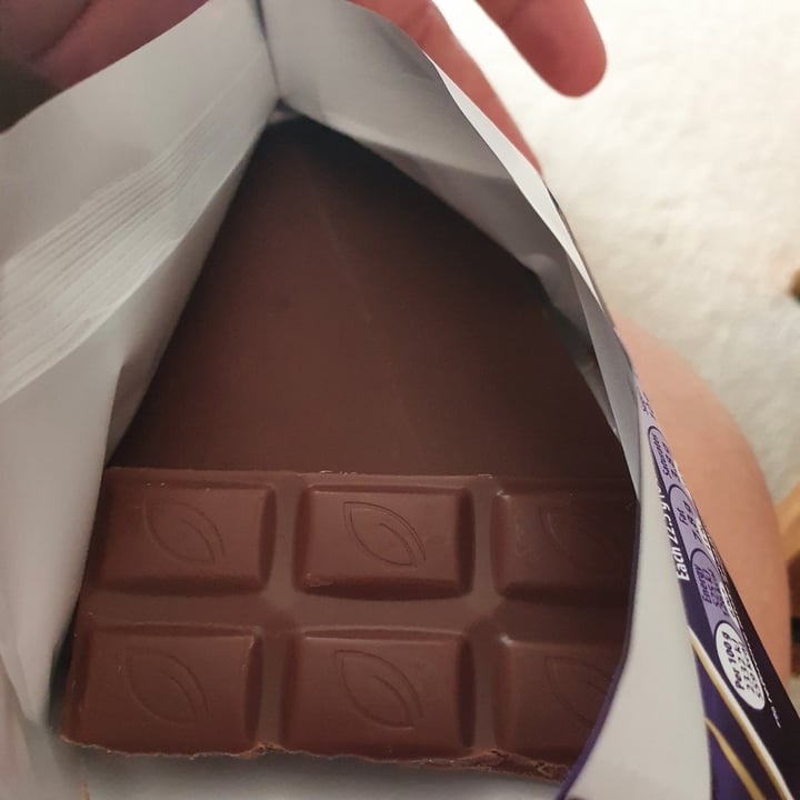 photo of Cadbury Almond shared by @rootingforpigs on  21 Aug 2022 - review
