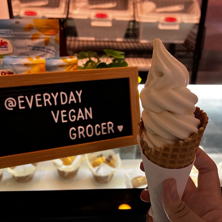 photo of Everyday Vegan Pte. Ltd. Oatmilk soft serve shared by @eritakay on  08 Oct 2022 - review