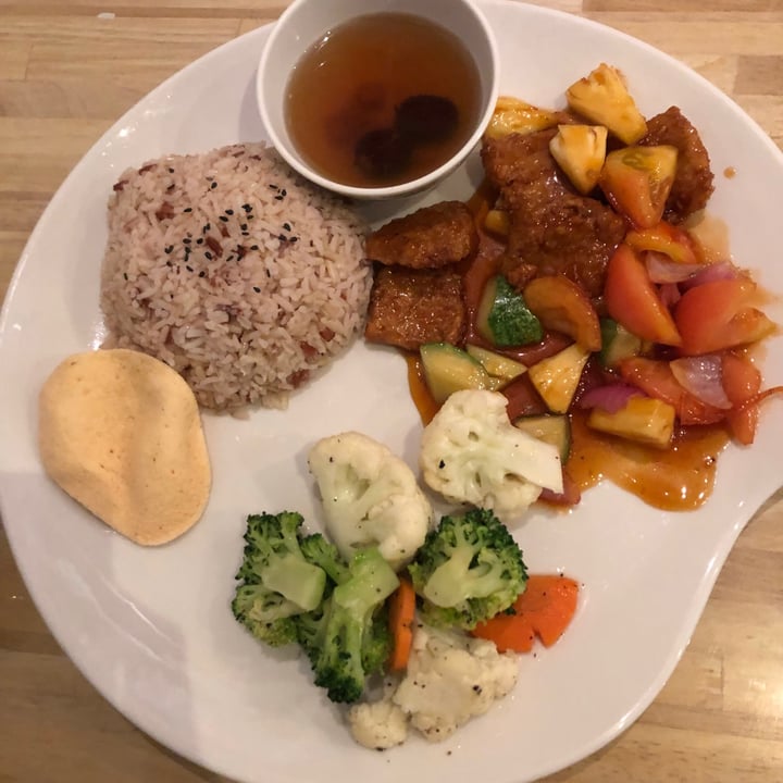 review photo of Loving Hut 3-cup chickin set shared by @heerendd on 05 Nov 2020 - review