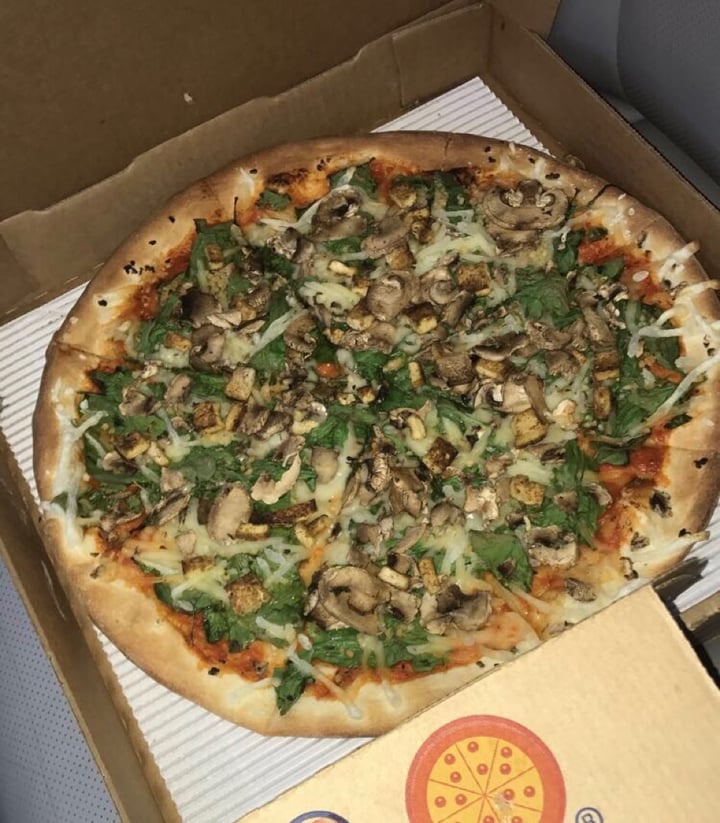 review photo of Peace Love and Pizza Magic Mushroom Pizza shared by @veganwalkerr on 13 Aug 2018 - review