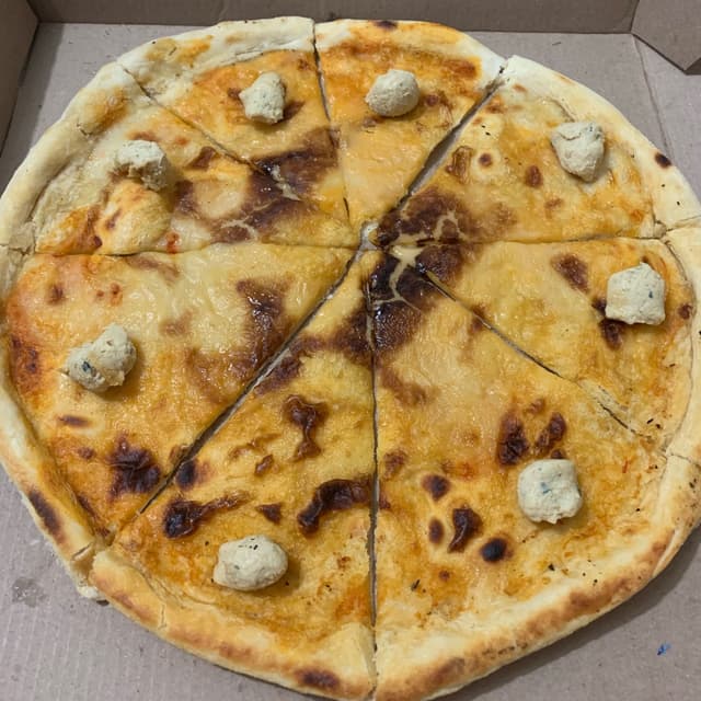 Photo of the dish “Pizza tres quesos”