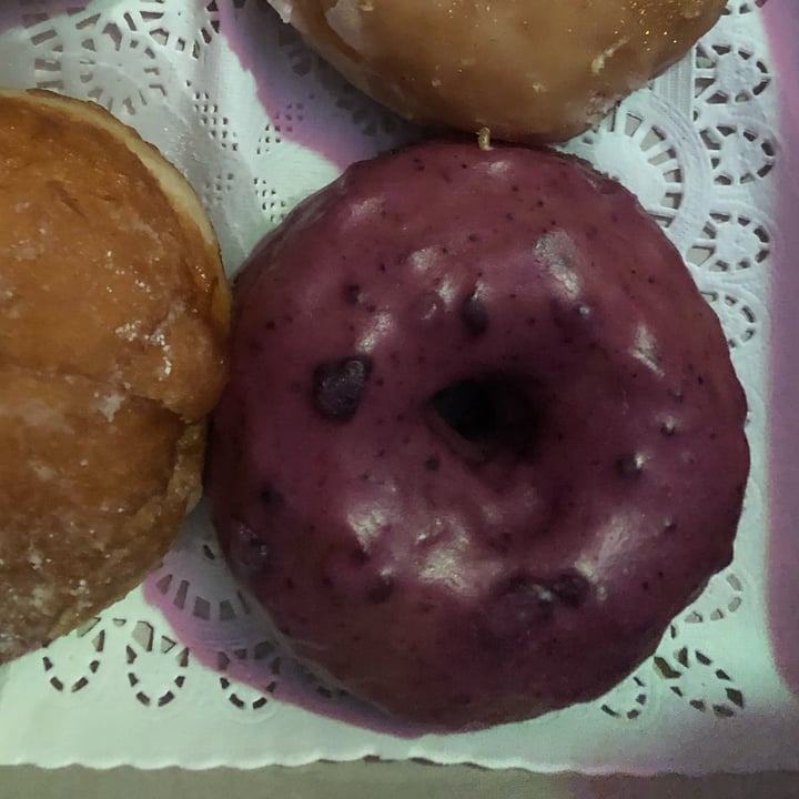 photo of Hulis Donuts Blueberry & Cream Donut shared by @mimi2308 on  23 Mar 2022 - review