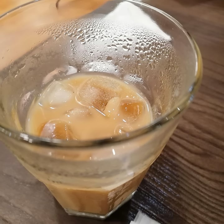 photo of Everyday Vegan Cafe Iced Oat Latte shared by @huilin on  30 Mar 2021 - review