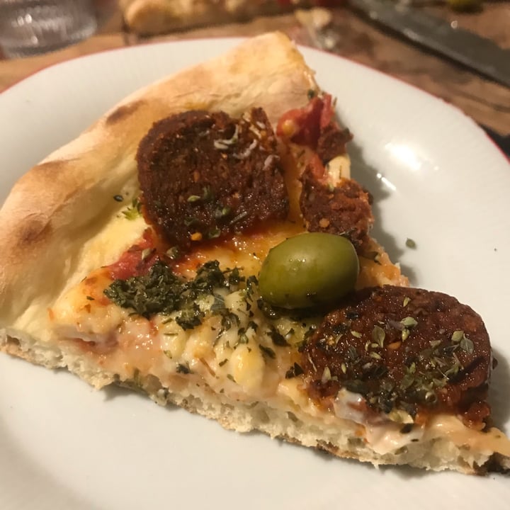 photo of Blondie Pizza de longaniza vegana, morrón y quesofu shared by @jordanamicol on  22 Nov 2021 - review