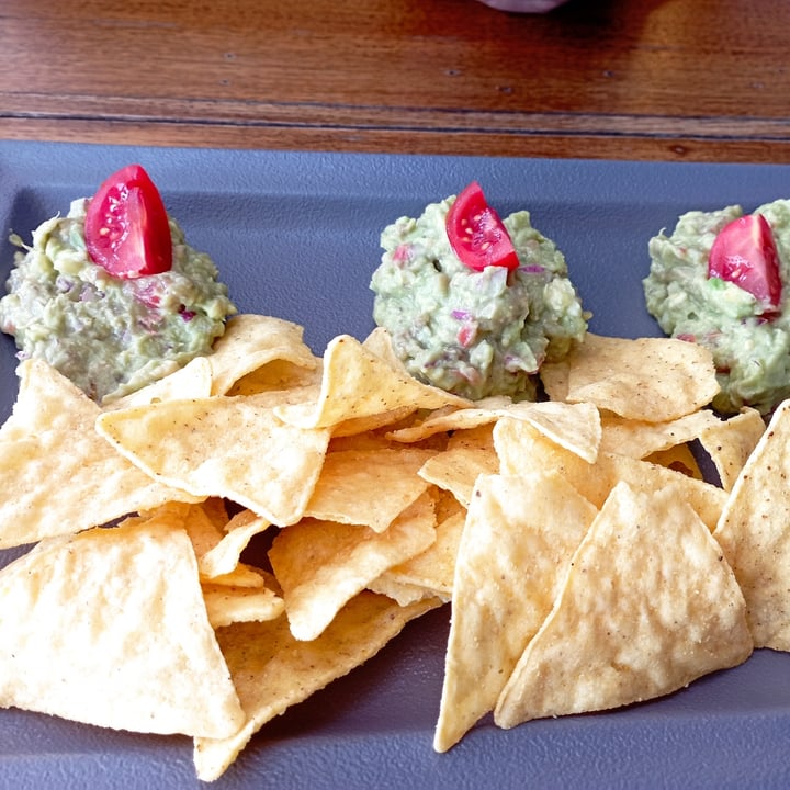 photo of Craft Beer & Meat Guacamole with nachos shared by @mimimon on  26 Jun 2022 - review