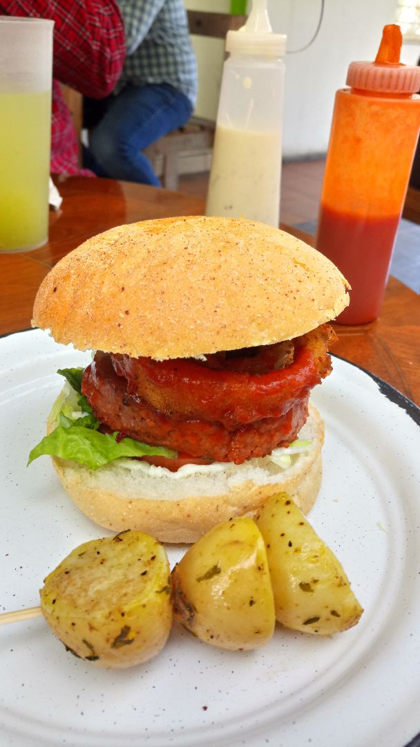 review photo of VeganMunch Hamburguesa Bbq shared by @yzyk on 14 Jan 2020 - review