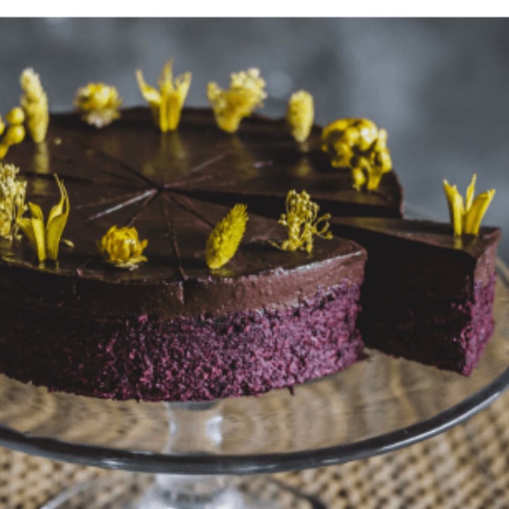 photo of Genius Central Singapore Raw beetroot cake shared by @piggy-egg on  20 Mar 2022 - review