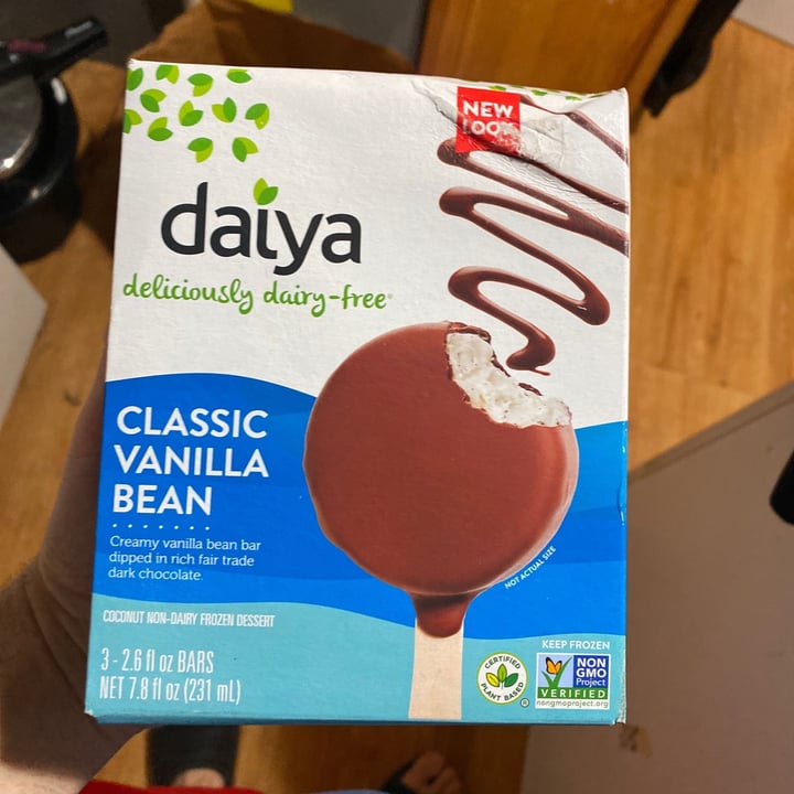 photo of Daiya Classic Vanilla Bean Coconut non-dairy Frozen Dessert shared by @littlejon598 on  23 Oct 2020 - review
