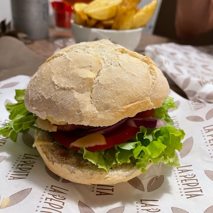 photo of La Pepita Burger Bar - Santander Hamburguesa Vegana Beyond Burger shared by @ansalvat on  15 Aug 2022 - review