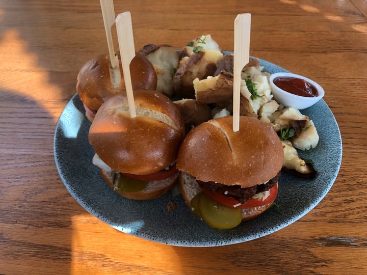 review photo of Landwer Café לנדוור צ'יזבורגר shared by @tzlil on 07 Mar 2020 - review