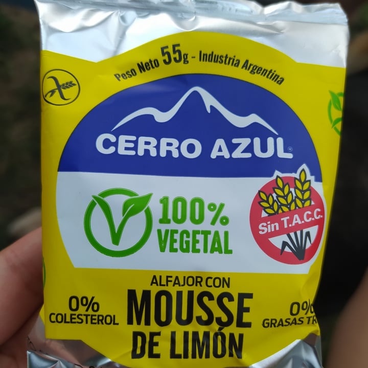 review photo of Cerro Azul Alfajor con Mousse de Limón shared by @gildaconstanza on 30 Jan 2021 - review