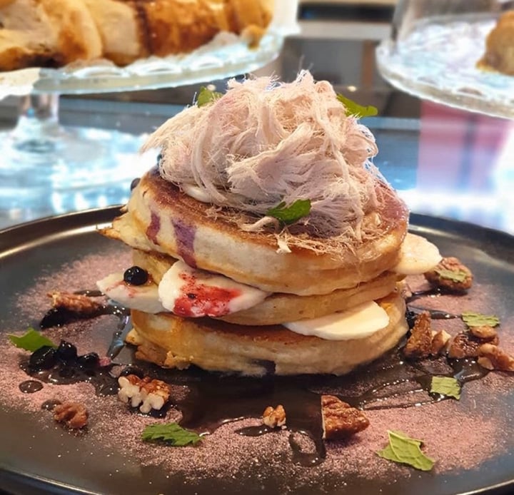 photo of Deer Mama Vegan Mylk & Burger Bar Fancy Pants Stacked Pancakes shared by @oliviagjimenez on  06 Apr 2020 - review