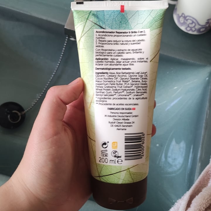 review photo of Biocura Acondicionador Reparador & Brillo 3en1 shared by @gorgona on 07 Dec 2021 - review