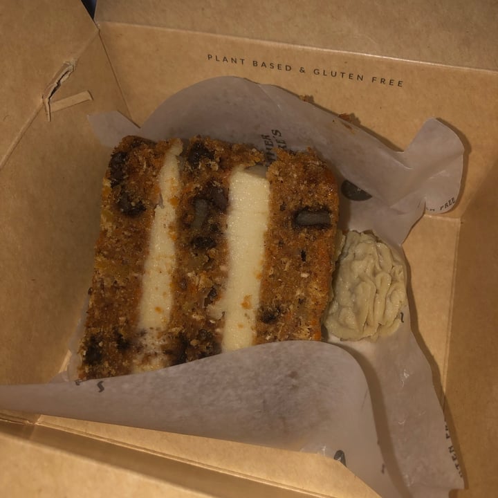 photo of Let it V - Delivery & Take Away Carrot cake shared by @victoriavillar on  22 Dec 2021 - review