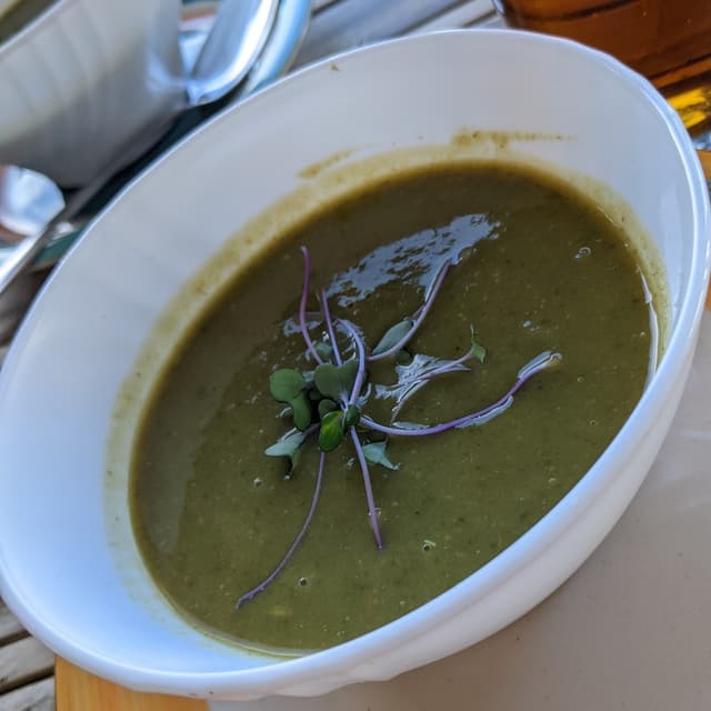 Foto do prato “Crema de guisantes”