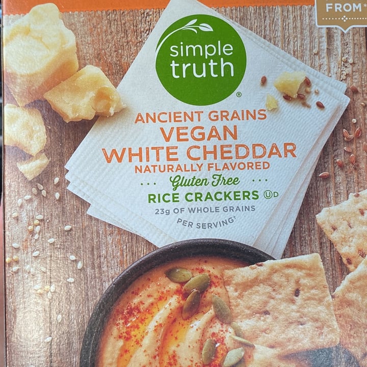 photo of Simple Truth Vegan White Cheddar Rice Crackers shared by @misschrnc on  28 Oct 2022 - review