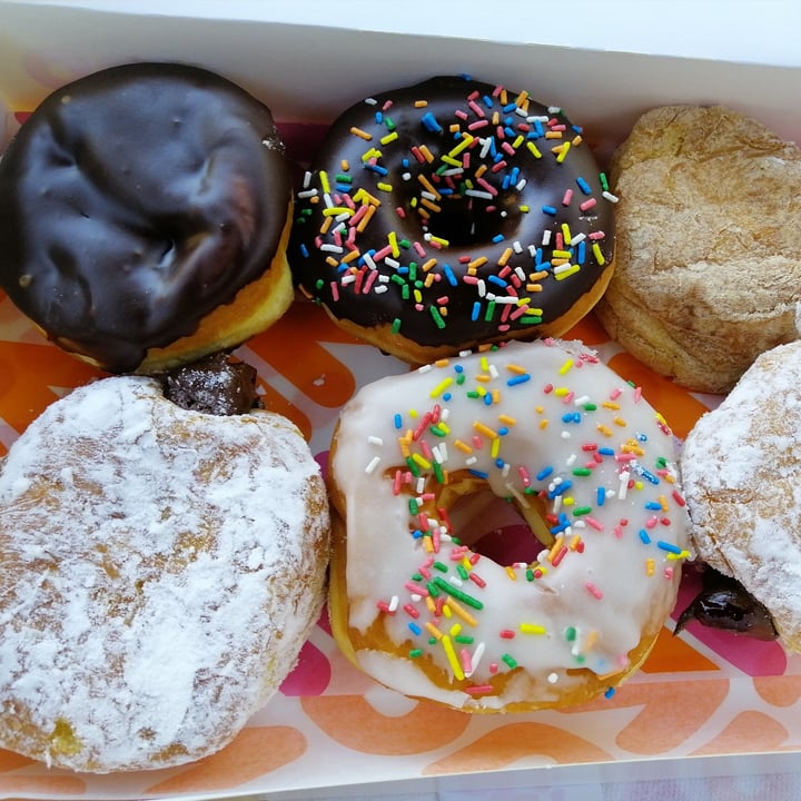 photo of Dunkin’ Donuts Boston Cream Donut shared by @veglovers on  26 Nov 2021 - review