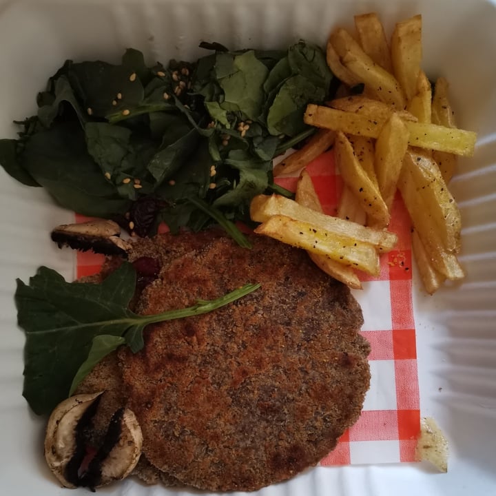 photo of El Jardín De Alicia Milanesa Con Papas Y Ensalada shared by @dianahm on  06 Jun 2020 - review