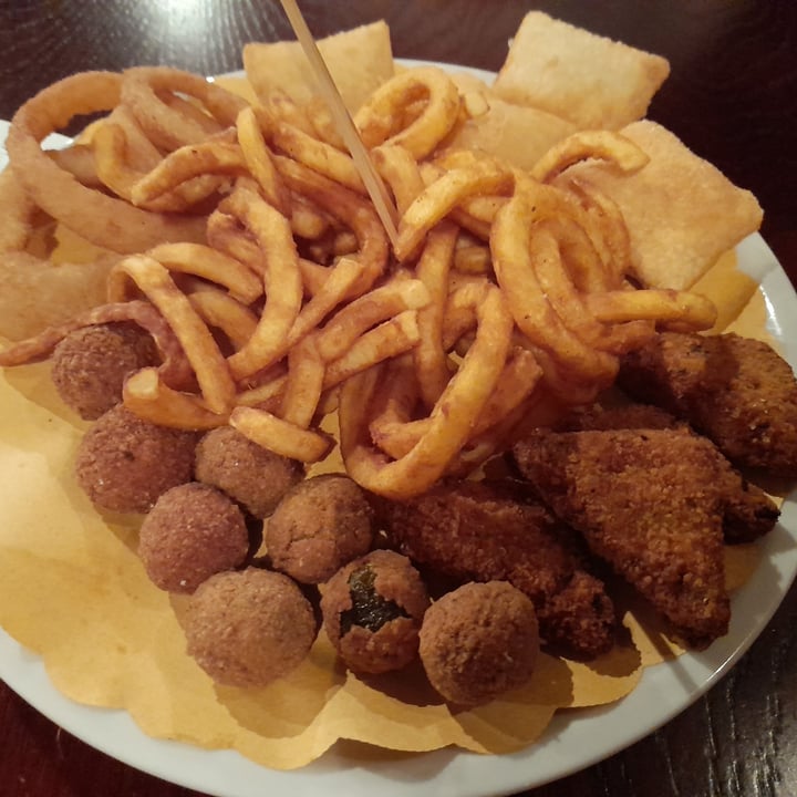 review photo of The Millenium Autentico Irish Pub Original Guinness Stuzzicata vegan shared by @shatzy on 06 Dec 2021 - review