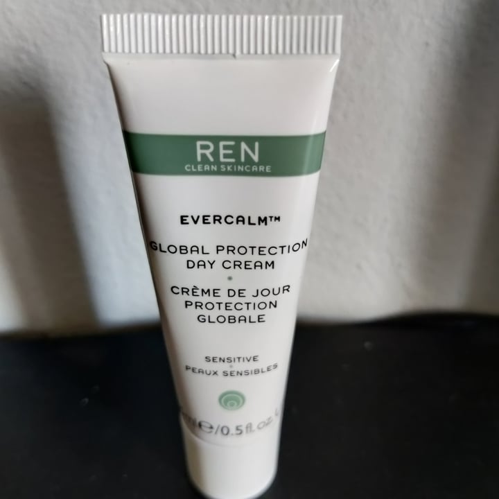 photo of REN Clean Skincare Evercalm Global Protection Day Cream shared by @eeele on  04 Apr 2022 - review