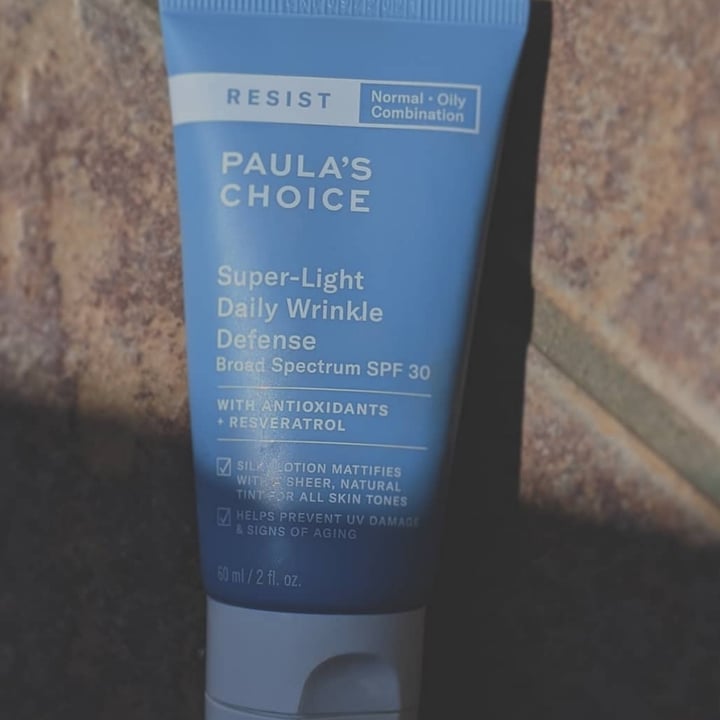 review photo of Paula's Choice super Light Daily Defense sPF 30 shared by @dewandgloom on 03 Sep 2020 - review