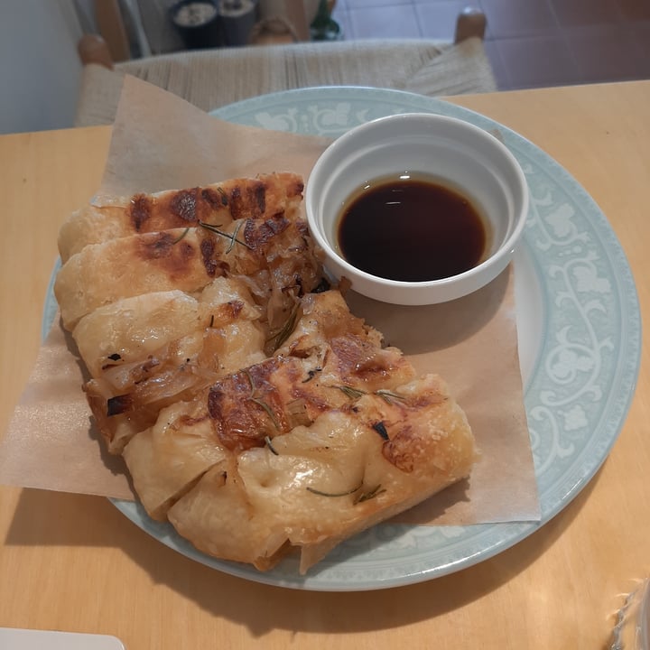 photo of Rooted Seoul (루티드) 포카차 빵 focaccia shared by @maiaceto on  02 Dec 2022 - review