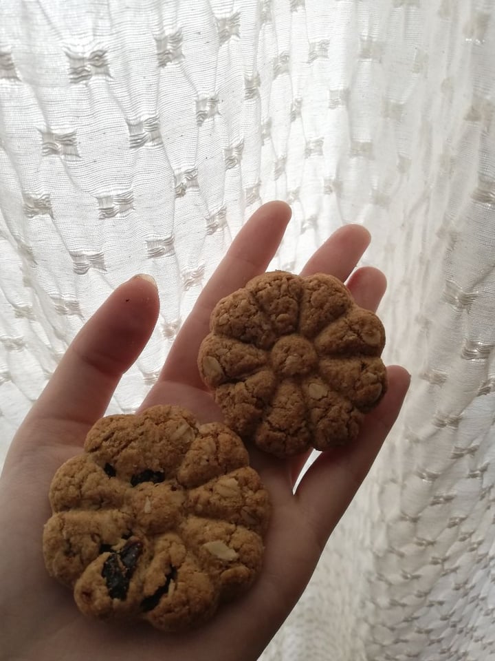 photo of Cachafaz Galletas Integrales de Avena y Pasas de Uva shared by @carlaromano on  04 Feb 2020 - review