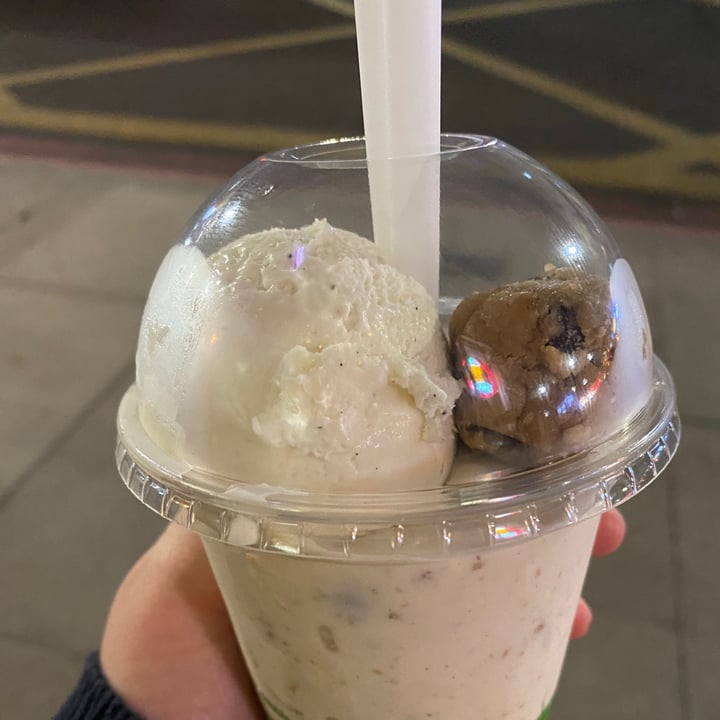 photo of Cookies and Scream (vegan and gluten free) Cookie dough shake shared by @oliveu on  08 Dec 2020 - review