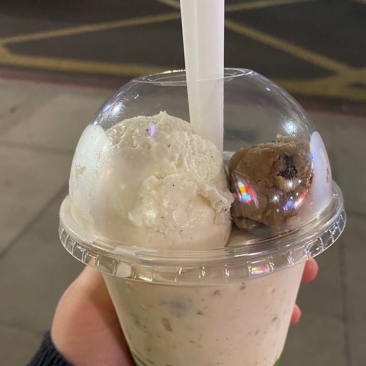 review photo of Cookies and Scream (vegan and gluten free) Cookie dough shake shared by @oliveu on 08 Dec 2020 - review