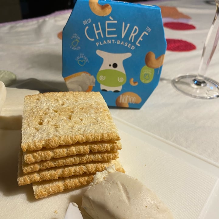 photo of NOMOO Plant-Based Brasil Queijo Chevre shared by @leticiaesperanca on  30 Apr 2022 - review