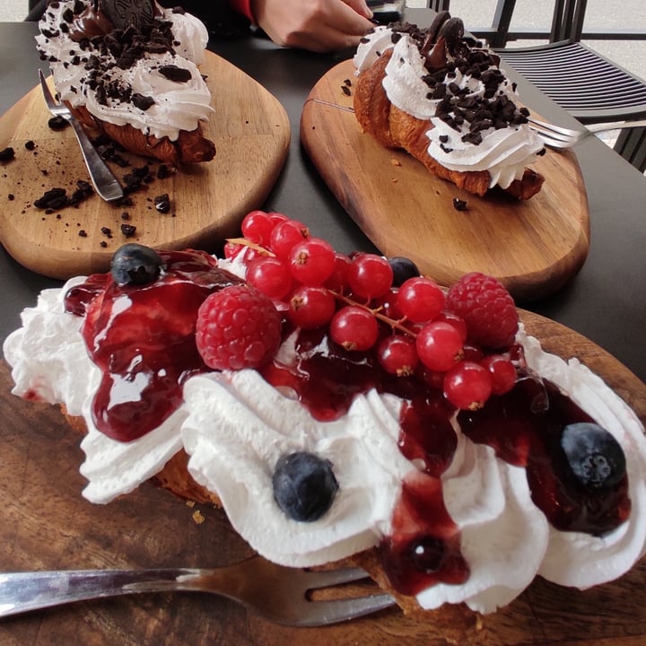photo of Efrem - Caffetteria, Pasticceria, Cucina Cornetto bomb frutta shared by @sarahcatu96 on  14 Dec 2021 - review