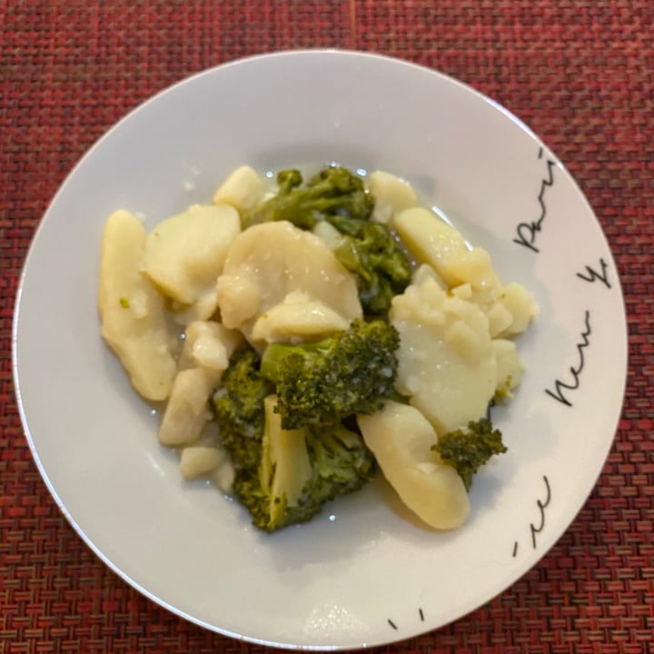review photo of Mucho más que solo lechuga Brócoli Y Papás A La Crema shared by @miriammh on 13 Oct 2020 - review