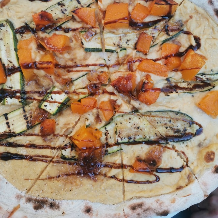 photo of Ferdinando's Pizza Al Baba Sababa Vegan Pizza with Hummus Base shared by @lunascorner on  16 Feb 2022 - review