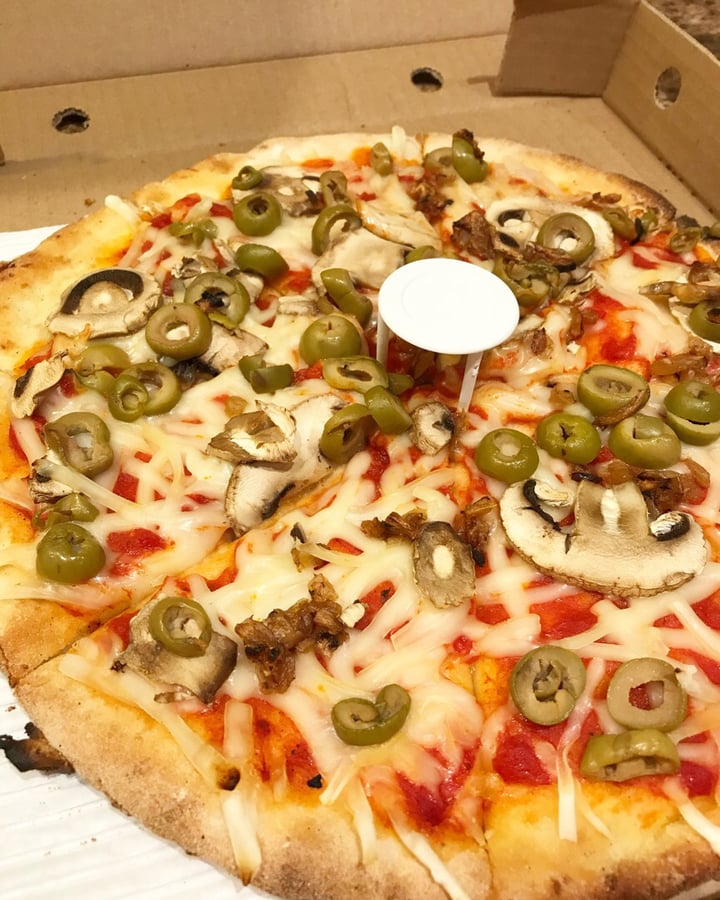 review photo of Pizza Pizza Veggie Pizza shared by @jayvegan88 on 26 Mar 2019 - review