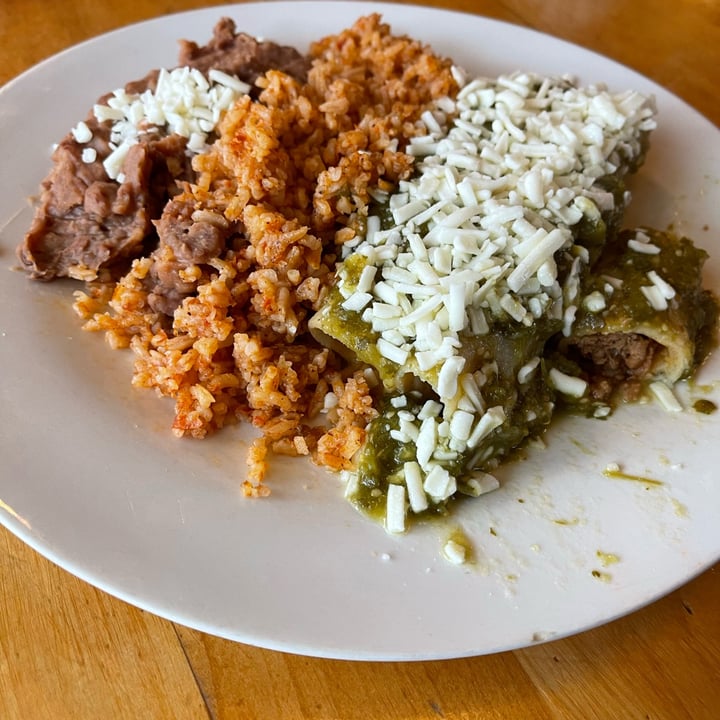 photo of Baby Salsa Mexican Restaurant Vegan Chorizo + Vegan Cheese Enchiladas shared by @ravenmychelle on  29 Jan 2022 - review