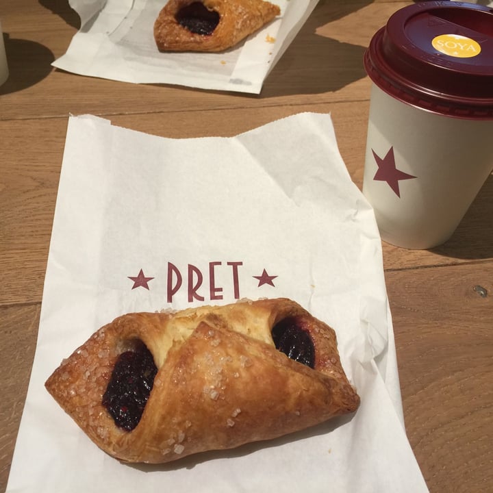 photo of Pret A Manger Very Berry Croissant shared by @ameriamber on  21 Aug 2020 - review