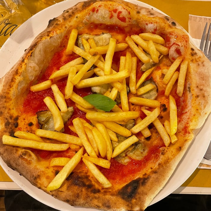 review photo of Pizzeria +39 Gourmet Pizza Rossa con Patatine Fritte e Carciofi shared by @alexz on 05 Oct 2022 - review