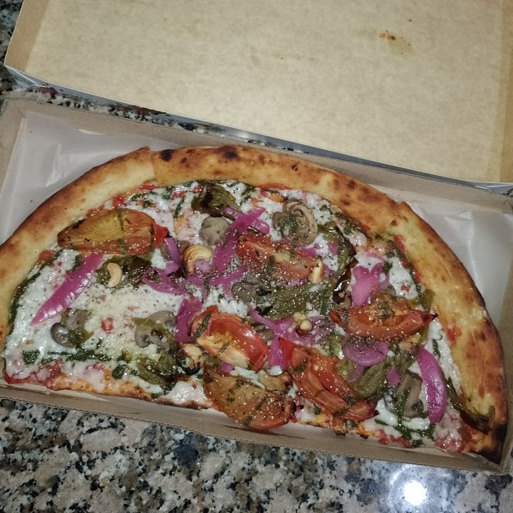 photo of Ronnie's Patagonia pizza vegana shared by @vicalvarezzz on  04 May 2022 - review