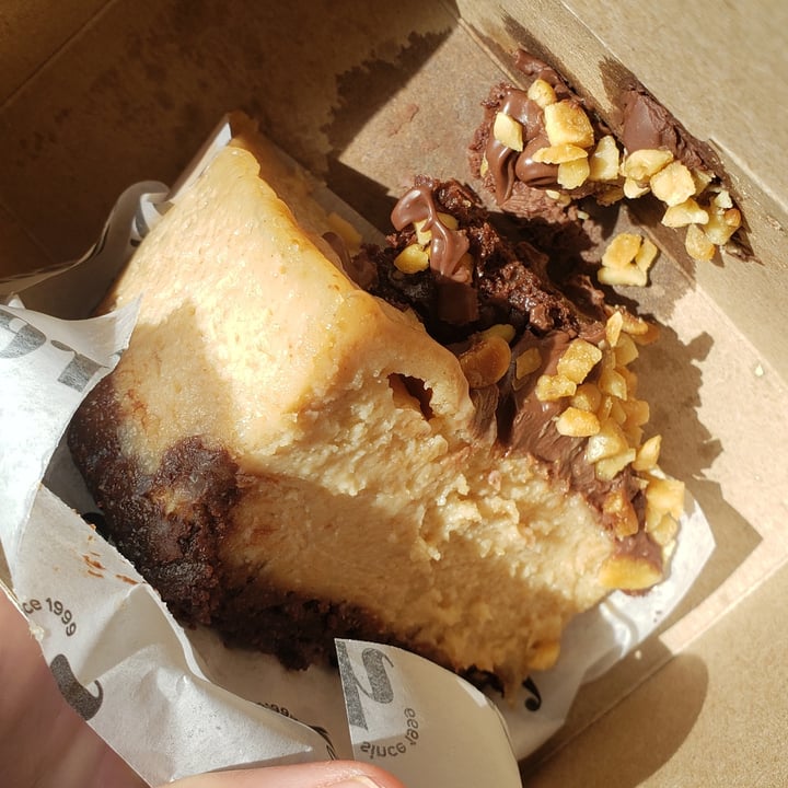 photo of Fresh on Front Peanutbutter Cheesecake shared by @metalmel666 on  25 Oct 2021 - review