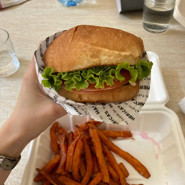 review photo of Hamerica's Simile Burger shared by @larazane on 01 May 2022 - review