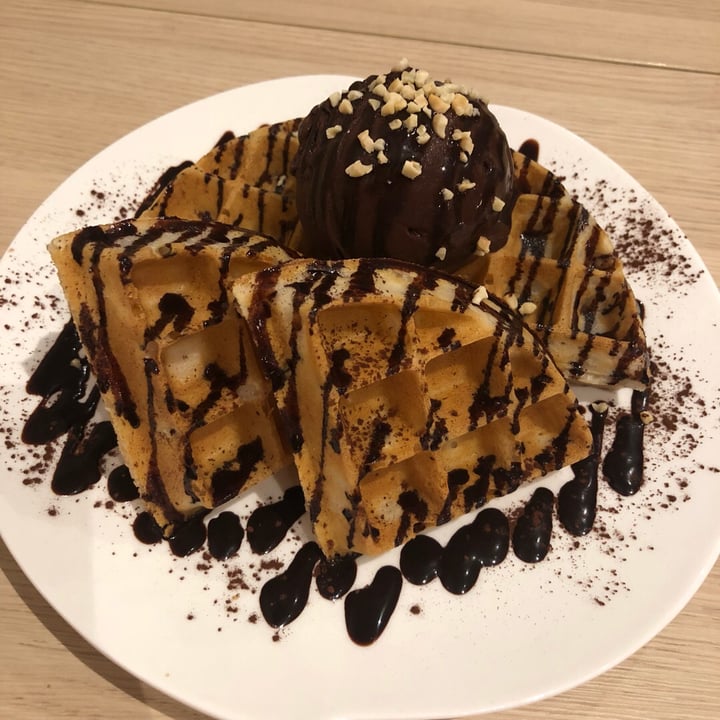 photo of WS Deli Experience Store Waffle and 2 flavored snowballs shared by @r3ddrag0n on  30 Jun 2019 - review