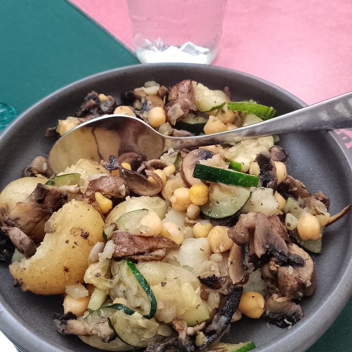 photo of Casa da Joana - restaurante e tapas patate, funghi, ceci, zucchine shared by @estertorti on  15 Jun 2022 - review