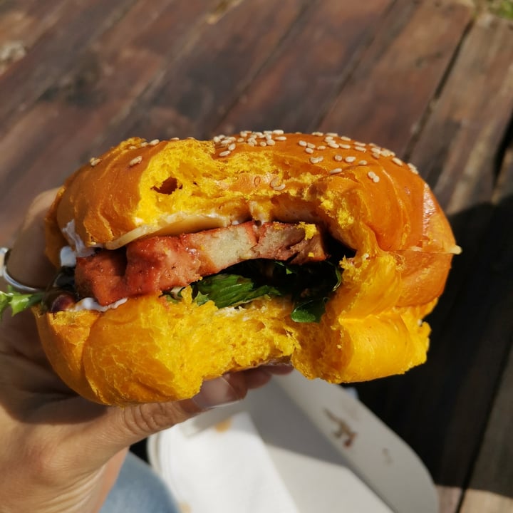 photo of Vegan Butcherie Vegan Chicken Burger shared by @lunascorner on  13 Sep 2021 - review